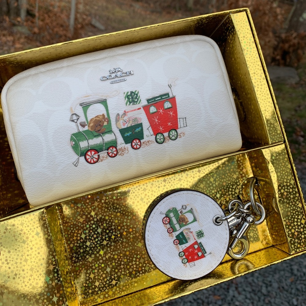 Limited EDITION 🔥Authentic COACH Leather Train cosmetic cs/Keychain - Picture 3 of 16